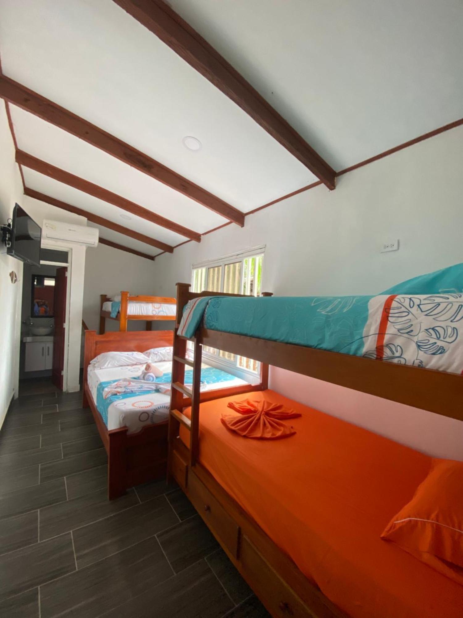 Acuarios Hostal Playa Ladrilleros 外观 照片