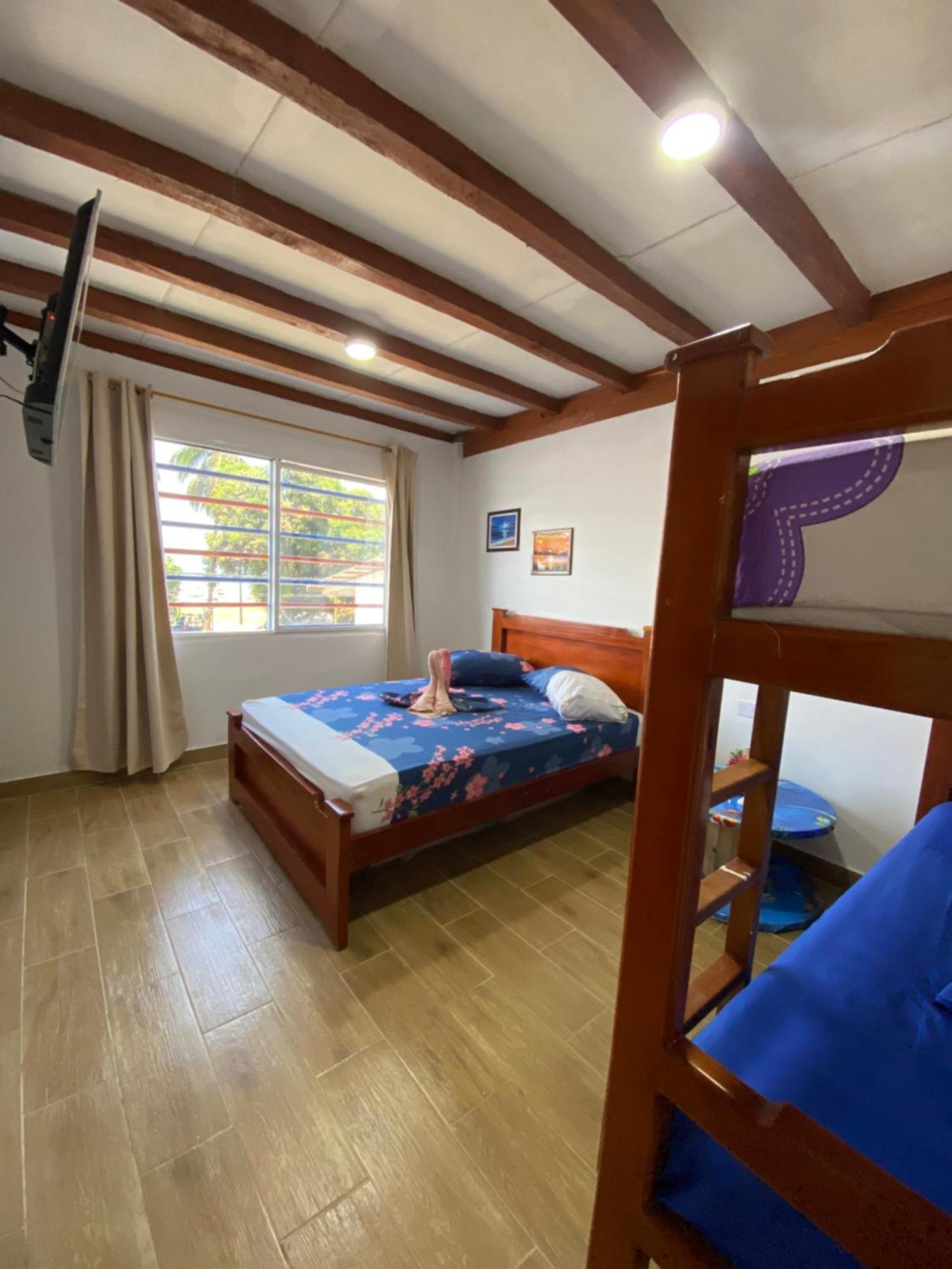 Acuarios Hostal Playa Ladrilleros 外观 照片